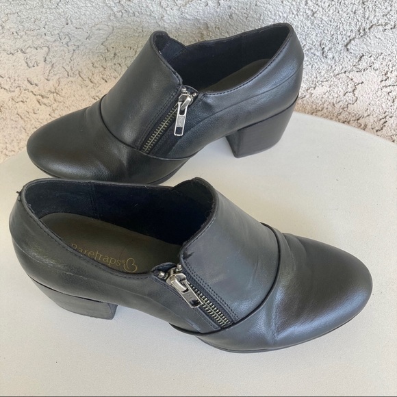 BareTraps Black Faux Leather Keyln Zip Booties - Picture 2 of 11